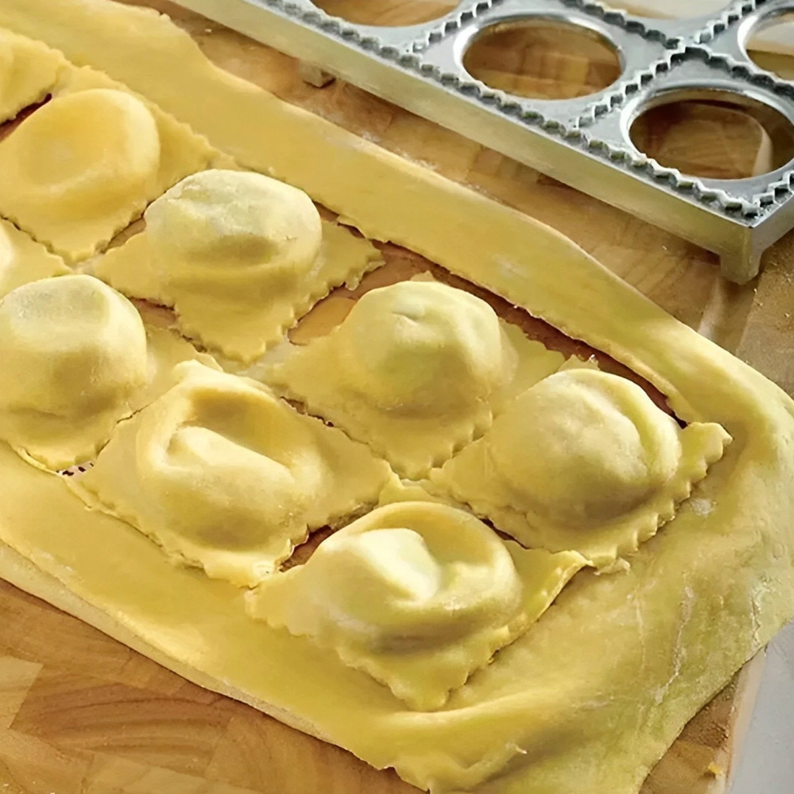 Dumpling Mold 12 Holes Ravioli - Kitchen Gadgets That Make Life Easier recension och pris